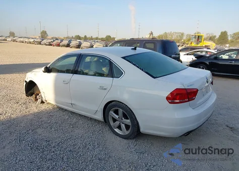 2015 Volkswagen Passat 1.8T Se z USA, uszkodzony, nr VIN 1VWBT7A32FC014956